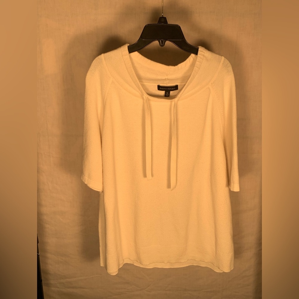 Size: XL| Brand:Banana Republic| woman’s short sleeve shirt
